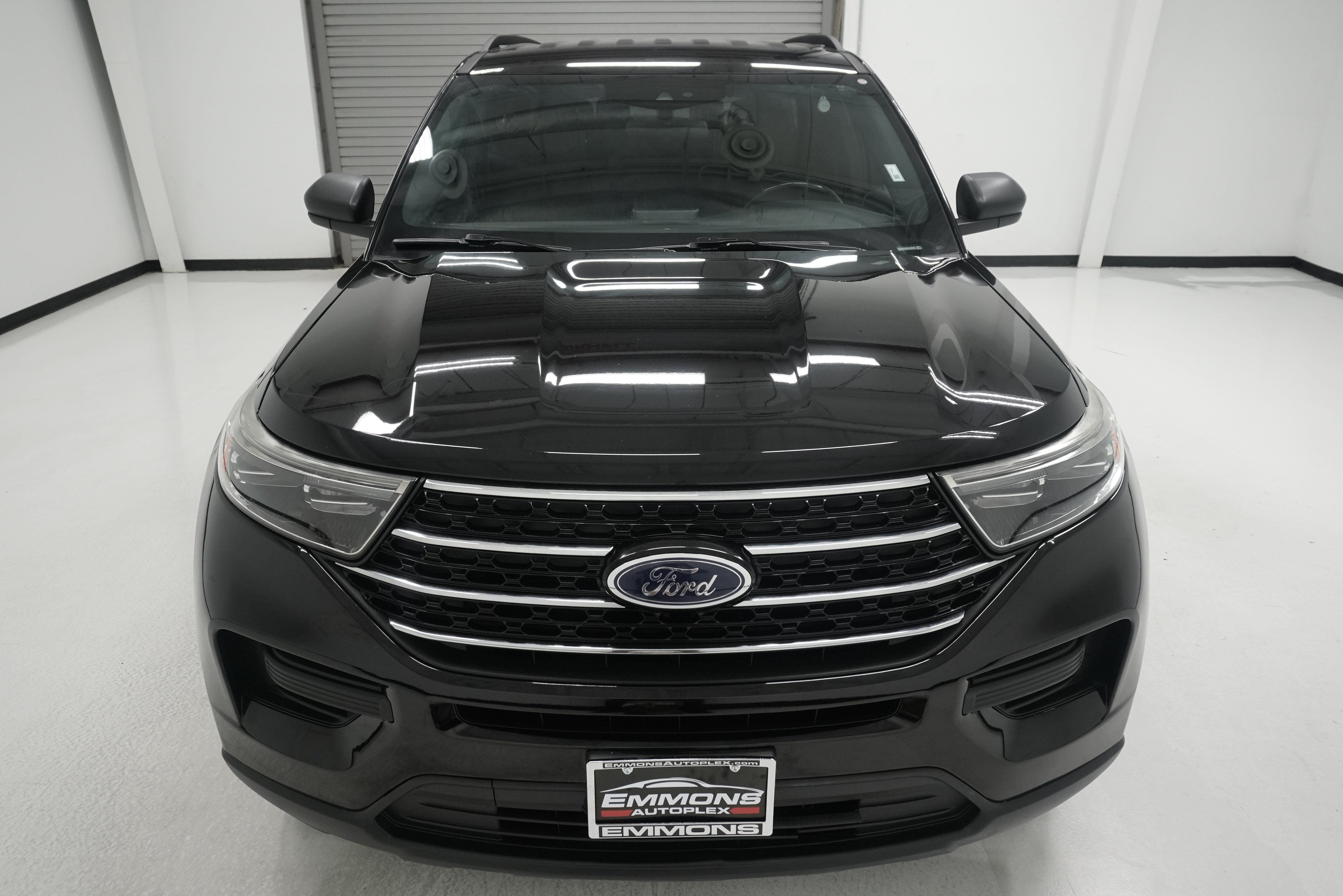Used 2020 Ford Explorer XLT AWD/4WD image 2