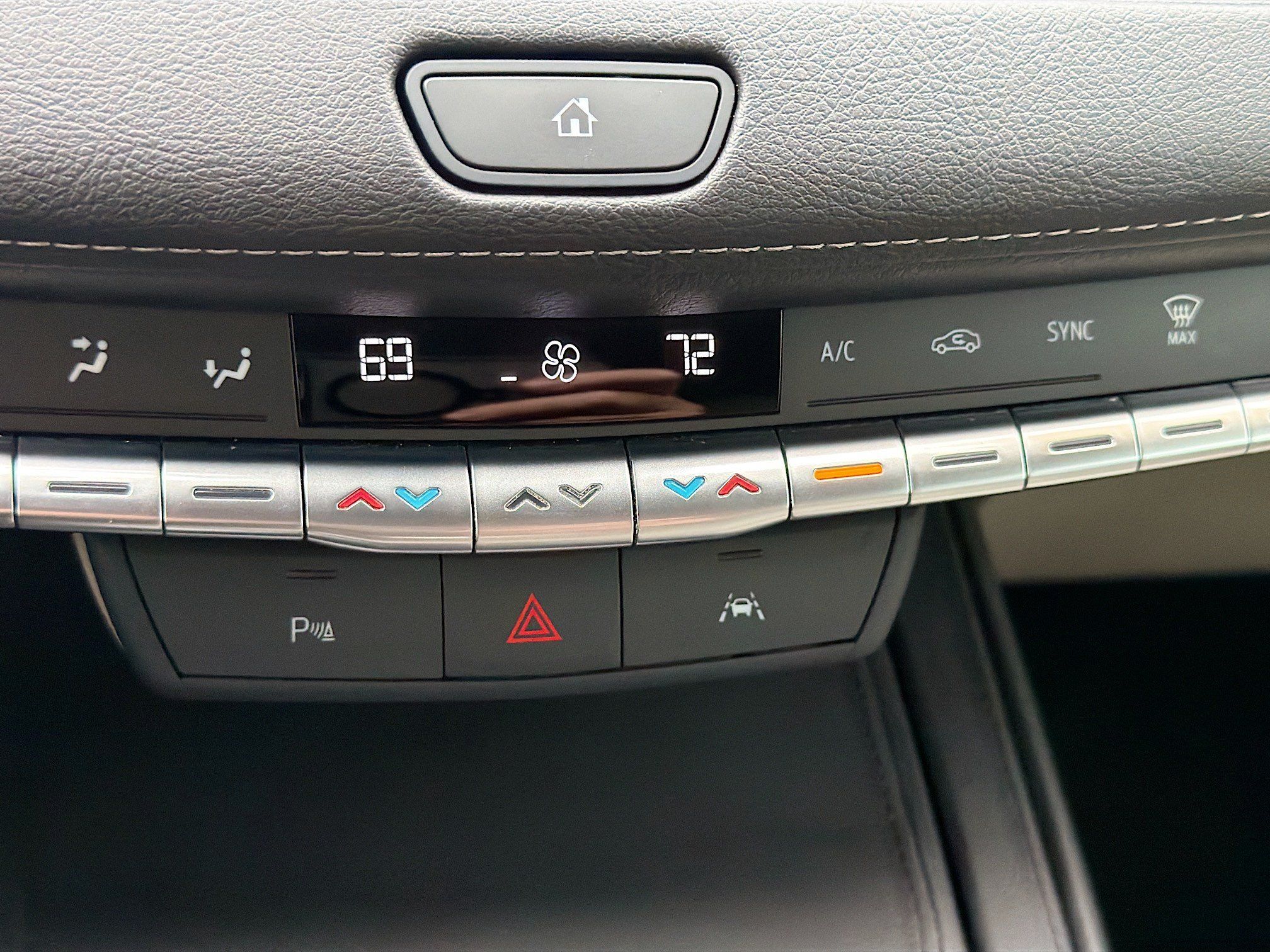 Used 2023 Cadillac XT4 Premium Luxury FWD image 16