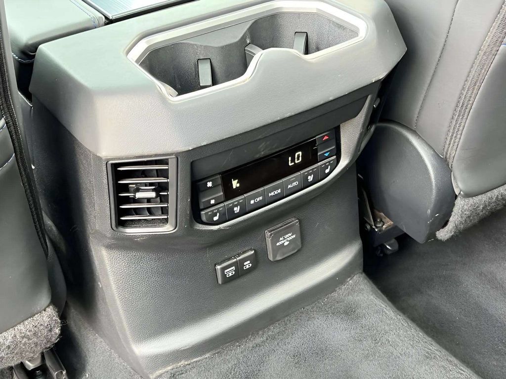 Used 2024 Toyota Sequoia Platinum AWD/4WD image 9