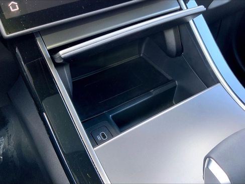 Used 2025 Land Rover Range Rover Velar Dynamic SE image 32