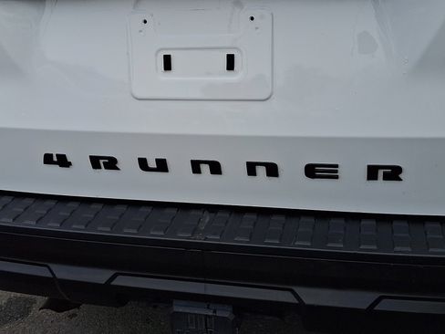 Used 2025 Toyota 4Runner SR5 image 31