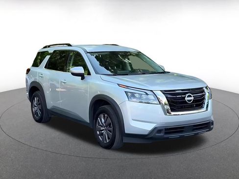 Used 2025 Nissan Pathfinder SV AWD/4WD image 2