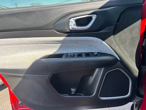 Used 2024 Jeep Compass Latitude image 21