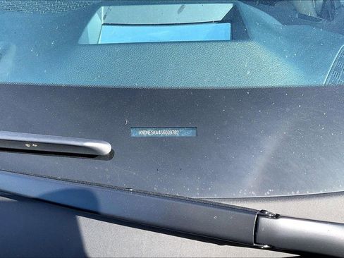 Certified 2025 Kia Carnival SX Prestige image 3