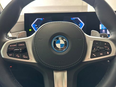 Used 2025 BMW X5 xDrive50e w/ M Sport Package AWD/4WD image 17