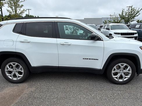 Used 2024 Jeep Compass Latitude AWD/4WD image 7