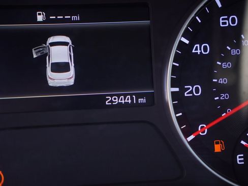 Used 2024 Kia Forte LXS w/ LXS Technology Package FWD image 6
