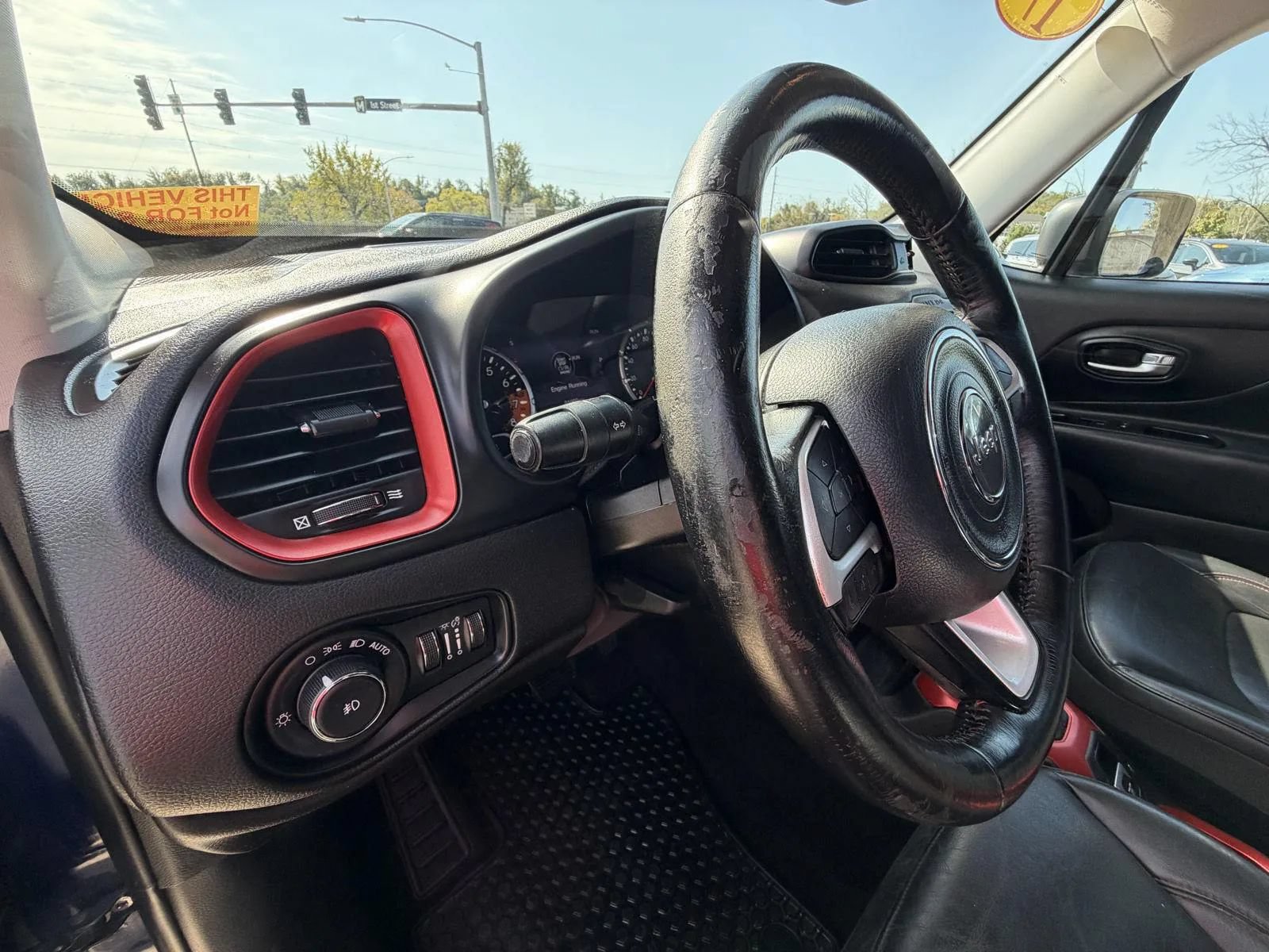 Used 2017 Jeep Renegade Trailhawk w/ Premium Trailhawk Package AWD/4WD image 12