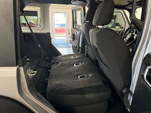 Used 2018 Jeep Wrangler Unlimited Sport S image 37