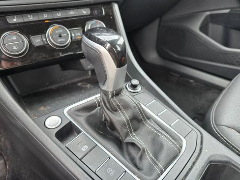 Used 2024 Volkswagen Jetta SE FWD image 15