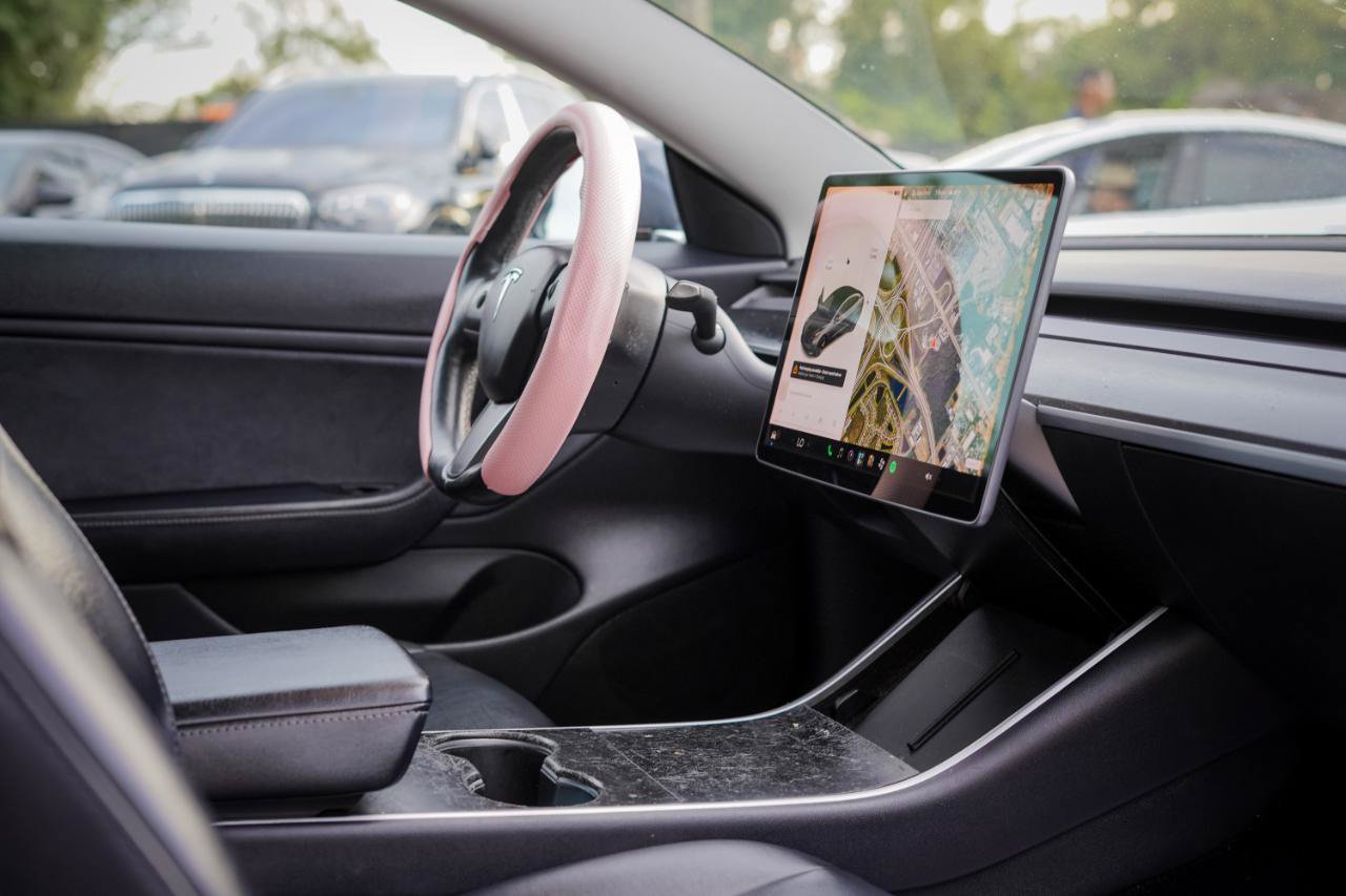 Used 2018 Tesla Model 3 Long Range RWD image 11
