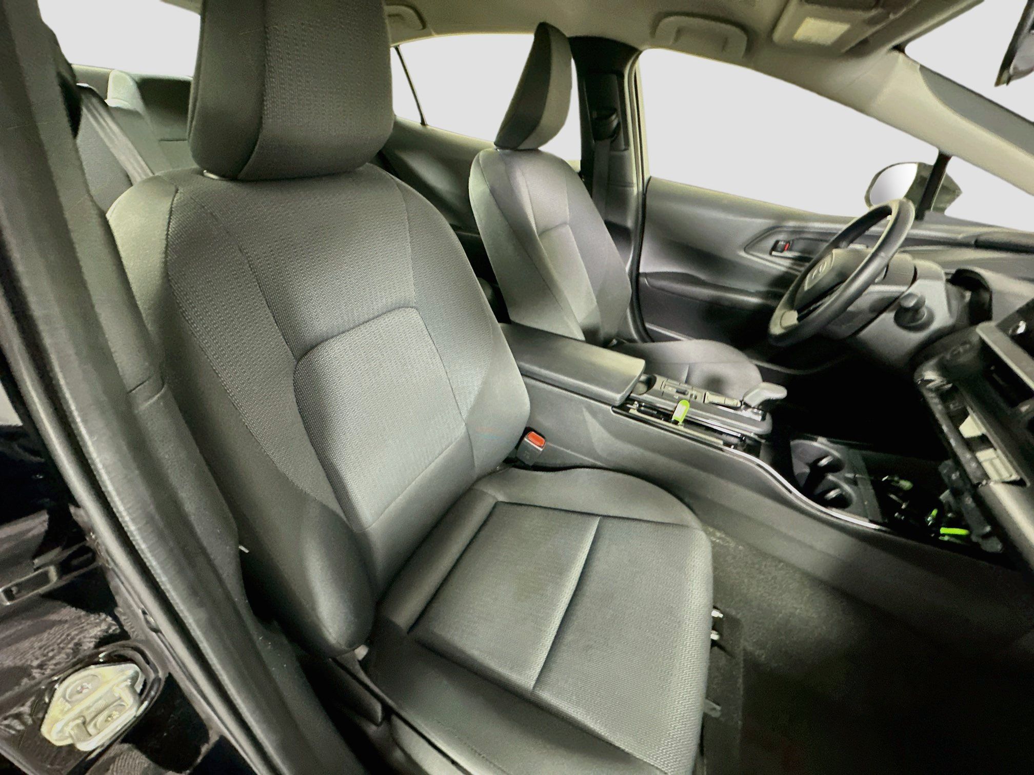 Used 2025 Toyota Prius LE FWD image 30