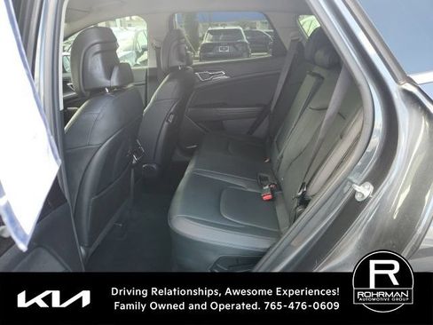 Used 2023 Kia Sportage EX AWD/4WD image 9