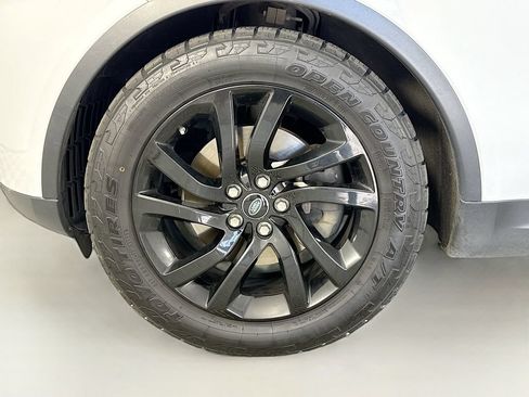 Used 2018 Land Rover Discovery HSE AWD/4WD image 32