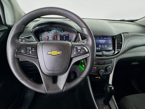 Used 2022 Chevrolet Trax LS w/ Tint and Cruise Package FWD image 10
