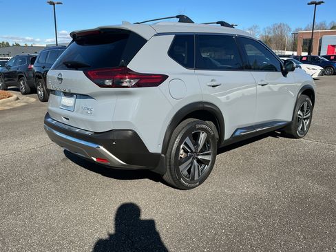 Certified 2021 Nissan Rogue Platinum image 4