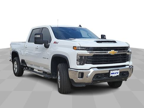 Certified 2025 Chevrolet Silverado 2500 LT image 2