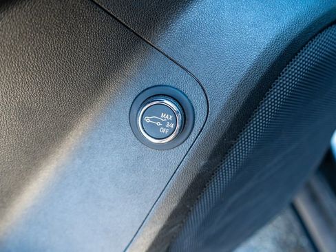 Used 2023 GMC Acadia SLE w/ Driver Convenience Package image 23