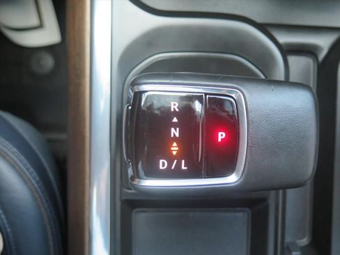 Used 2024 Chevrolet Silverado 1500 High Country w/ Technology Package AWD/4WD image 17