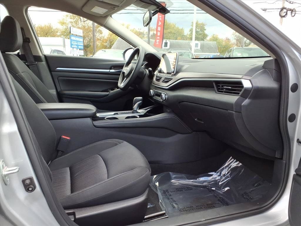 Used 2023 Nissan Altima 2.5 SV FWD image 15