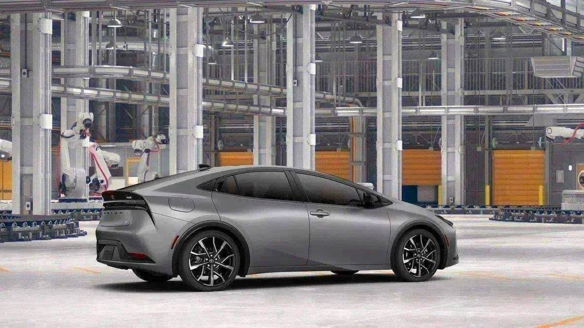 New 2027 Toyota Prius Plug-In Hybrid FWD image 33