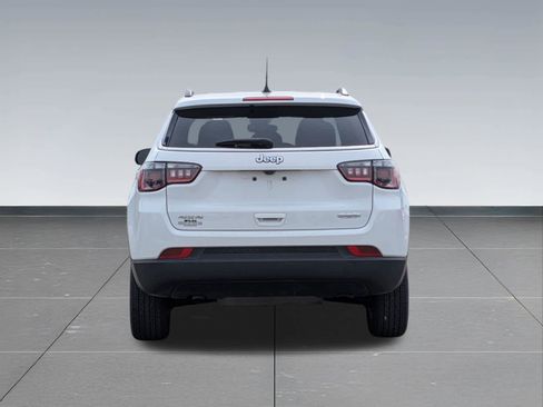 Used 2025 Jeep Compass Latitude image 4