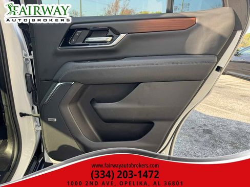 Used 2025 GMC Yukon Denali AWD/4WD image 32