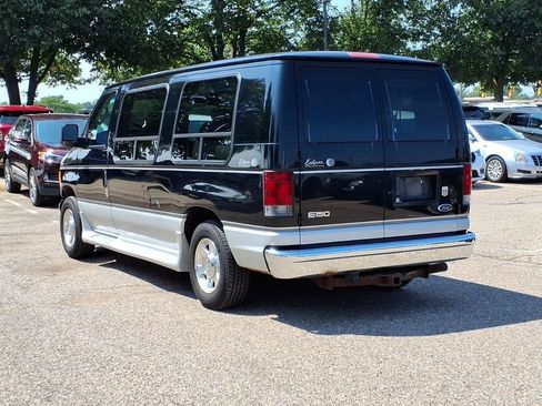 Used 2005 Ford E-150 and Econoline 150 RWD image 3