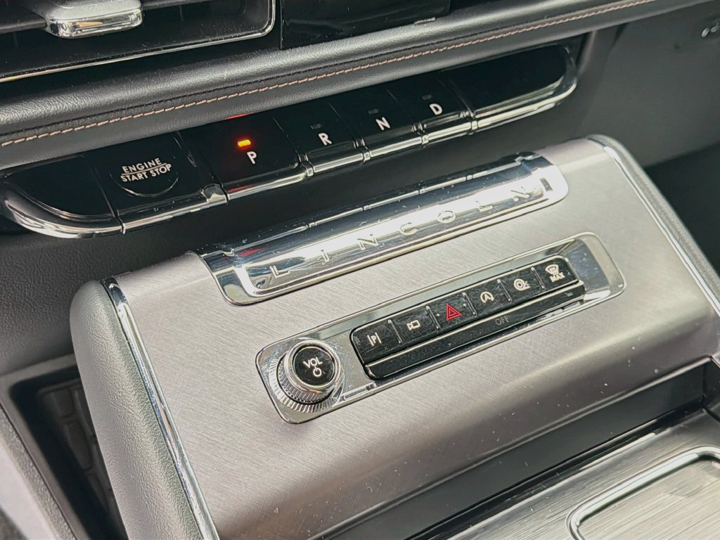 Used 2025 Lincoln Aviator AWD w/ Equipment Group 101A image 19