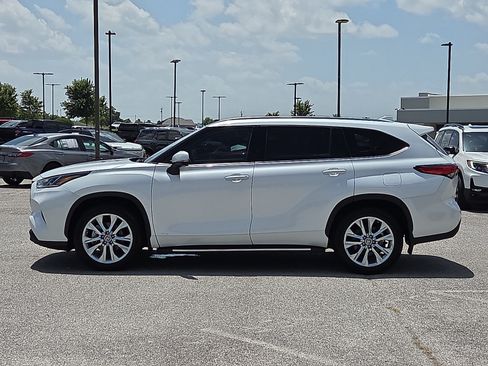 Used 2023 Toyota Highlander Limited AWD/4WD image 3