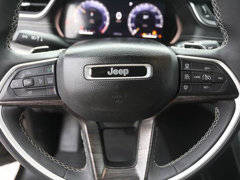 Used 2023 Jeep Grand Cherokee L Limited w/ Luxury Tech Group II image 16