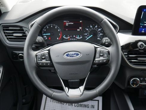 Used 2022 Ford Escape SE w/ SE Sport Appearance Package image 18