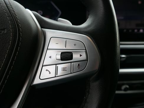 Used 2024 BMW X7 xDrive40i image 16