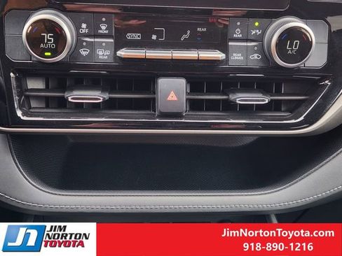 Used 2023 Toyota Highlander LE image 23