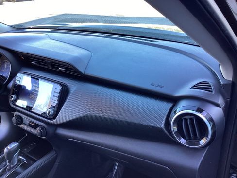 Used 2021 Nissan Kicks SV image 16