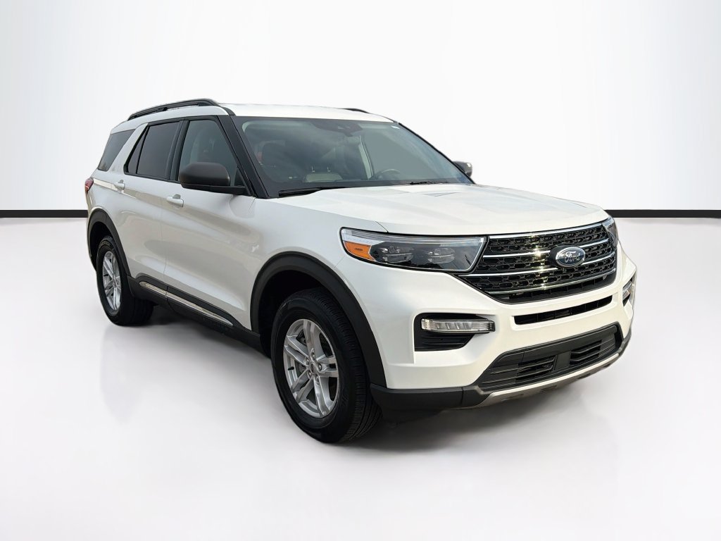 Used 2022 Ford Explorer XLT w/ Equipment Group 202A AWD/4WD image 3