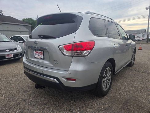 Used 2016 Nissan Pathfinder SV AWD/4WD image 7