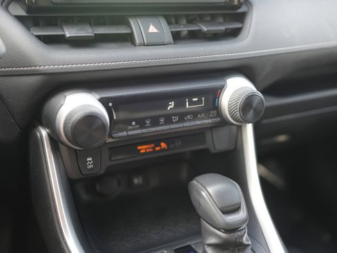 Used 2019 Toyota RAV4 LE image 16