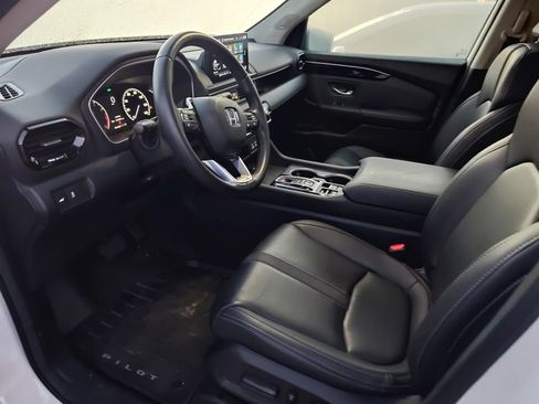 Used 2025 Honda Pilot Touring image 8