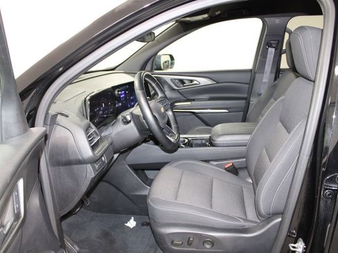 Used 2024 Chevrolet Traverse LT image 17