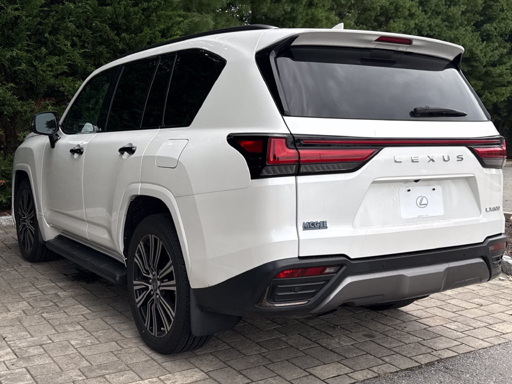 Used 2023 Lexus LX 600 4WD w/ Appearance Package image 7