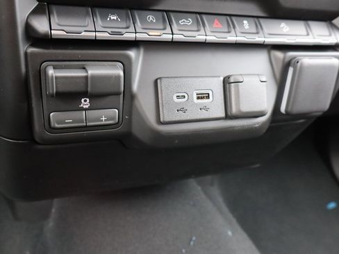 New 2026 Chevrolet Silverado 1500 Custom Trail Boss w/ LPO, Dark Essentials Package image 13