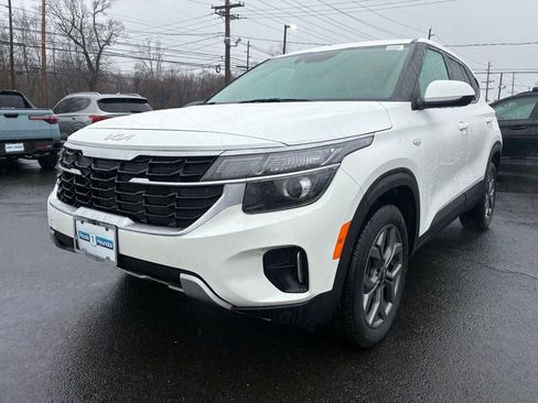 Used 2024 Kia Seltos LX image 3