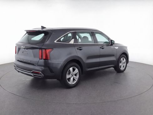 Used 2023 Kia Sorento LX image 9