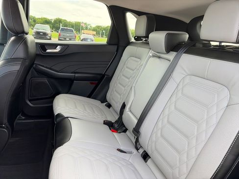 Used 2023 Ford Escape Platinum w/ Premium Technology Package AWD/4WD image 34