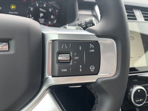 New 2025 Land Rover Discovery Dynamic SE image 19