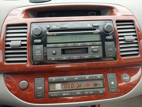 Used 2004 Toyota Camry XLE FWD image 17