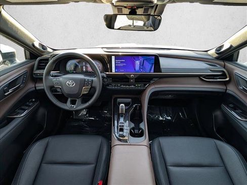 Used 2024 Toyota Crown Limited image 19