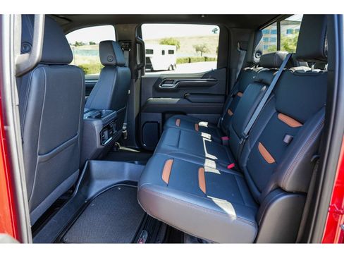 Used 2024 GMC Sierra 1500 AT4 w/ Technology Package AWD/4WD image 18