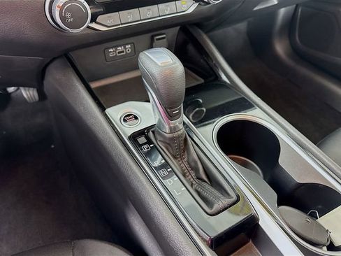 Used 2024 Nissan Altima 2.5 SV FWD image 14